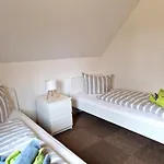 Gaestehaus Kuehn Warft 02 Og