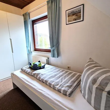 Gaestehaus Kuehn Warft 02 Og * Norddeich (Norden)